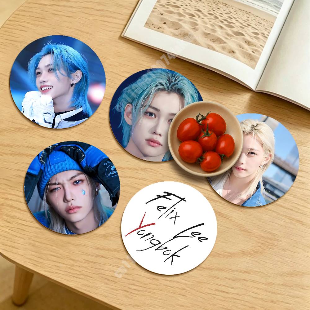 F-Felix L-Lee Yong Bok Kpop Ro - Desk Setup Kpop recension och pris